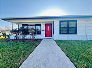 220 Crockett St, Port Lavaca, TX 77979