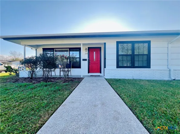 220 Crockett St, Port Lavaca, TX 77979