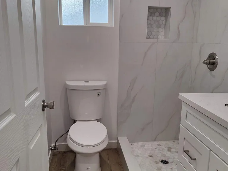 222 N Keystone St #102 — Photo 4