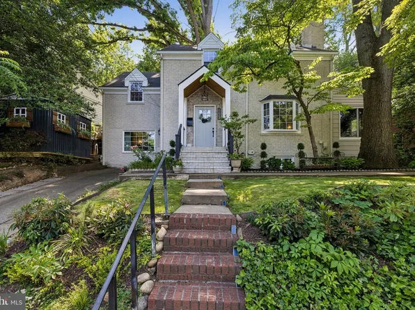 2700 S Grant St, Arlington, VA 22202