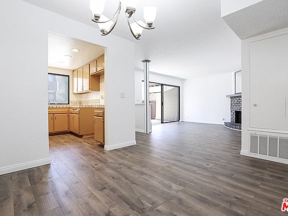 5th image of 7305 Balboa Blvd #3