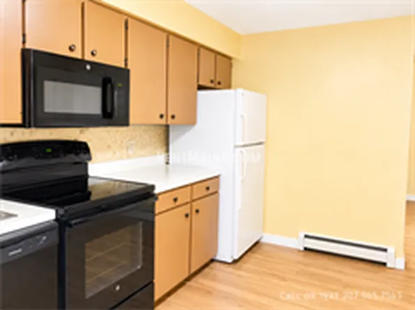 11 Stillwater Ave APT B, Orono, ME 04473