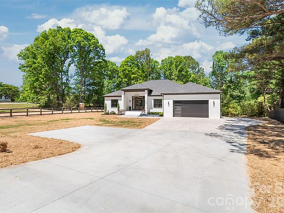 4th image of 1220 Cuthbertson Rd