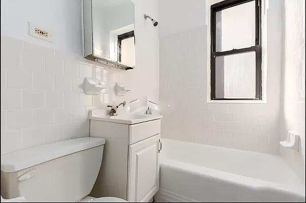 Rented by Manhattan Realty Group | media 7