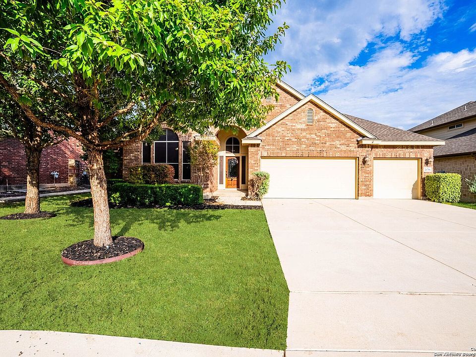 1st image of 26706 CAMDEN CHASE