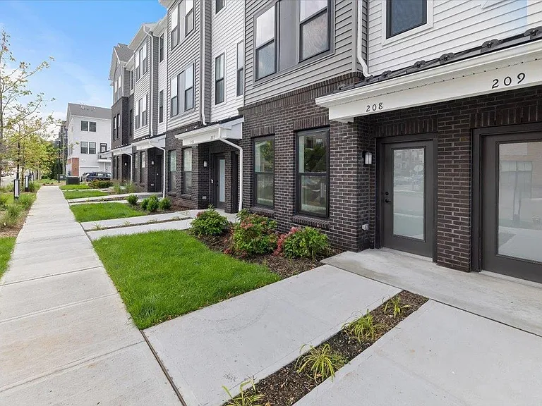 200 Balsam St #208 — Photo 2