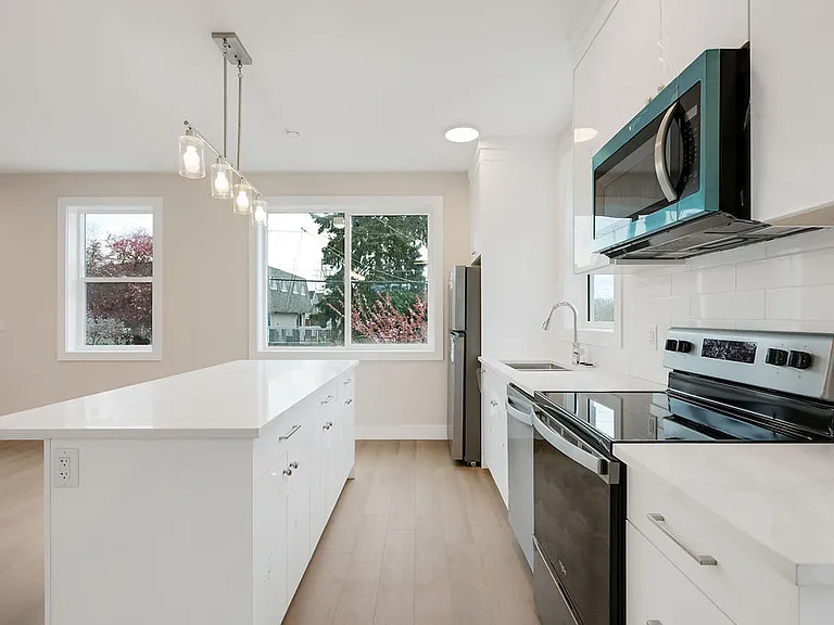 710 Catherine St — Photo 29