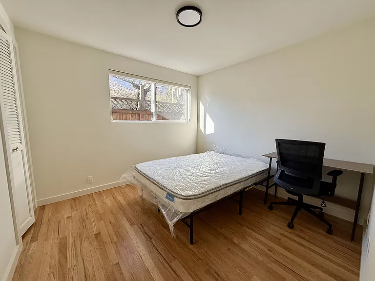 4500 SE 2nd Pl — Photo 1