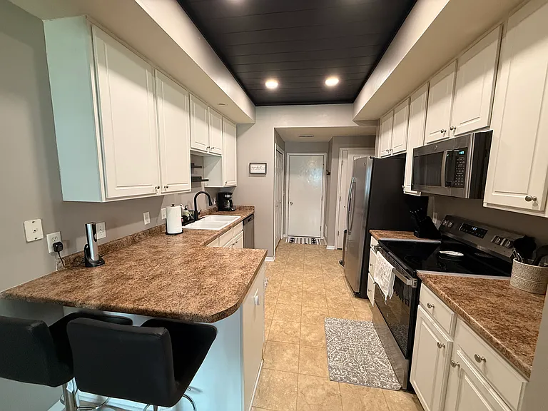1120 NE 7th Ln — Photo 3