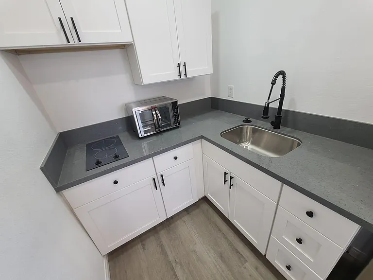 427 E Moss St #1 — Photo 1
