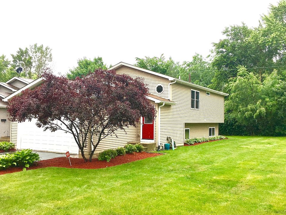1st image of 220 Bellevue Dr