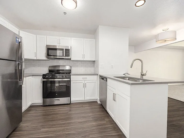 Byron Lakes Apartments — Photo 48