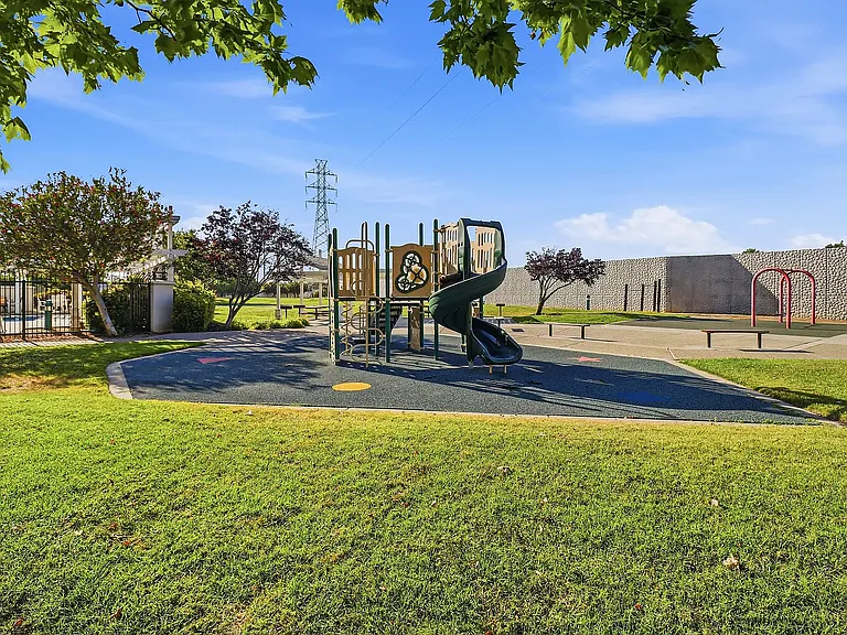 223 Fairmeadow Way — Photo 6