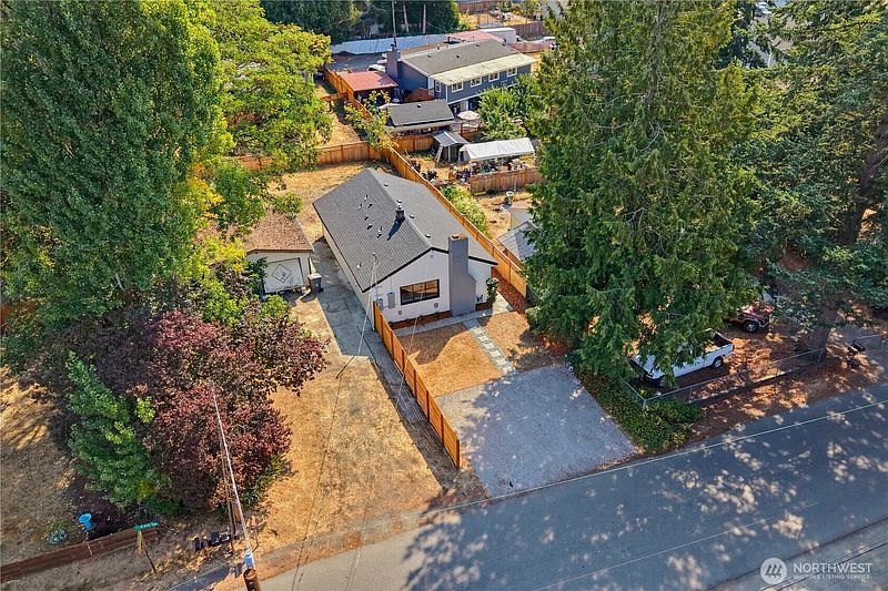 3rd image of 12504 8th Avenue SW