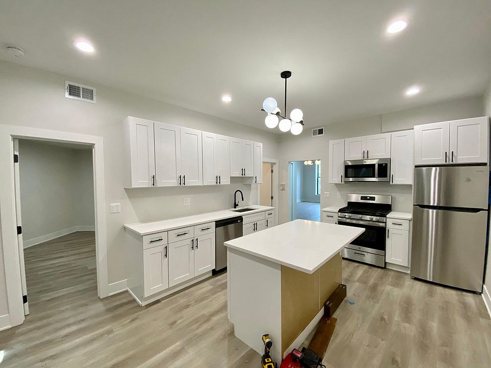 1st image of 2268 N Lincoln Ave #2