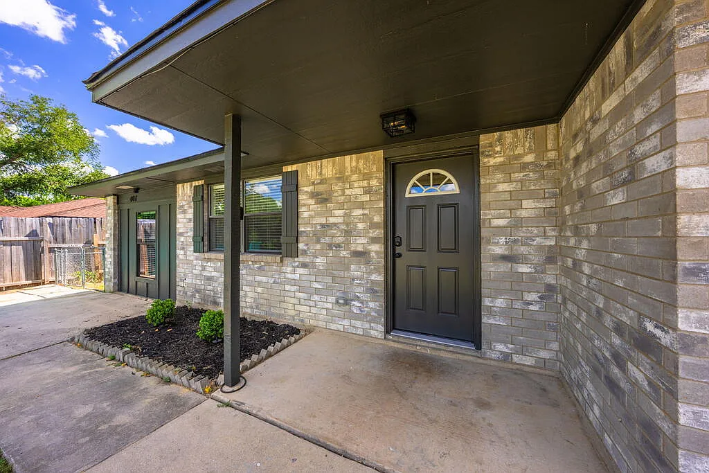 4 bed, 1400 sqft, $2,600 — Photo 4
