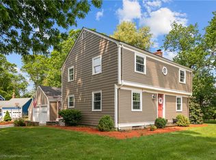 1 Tiffany Cir, Barrington, RI 02806