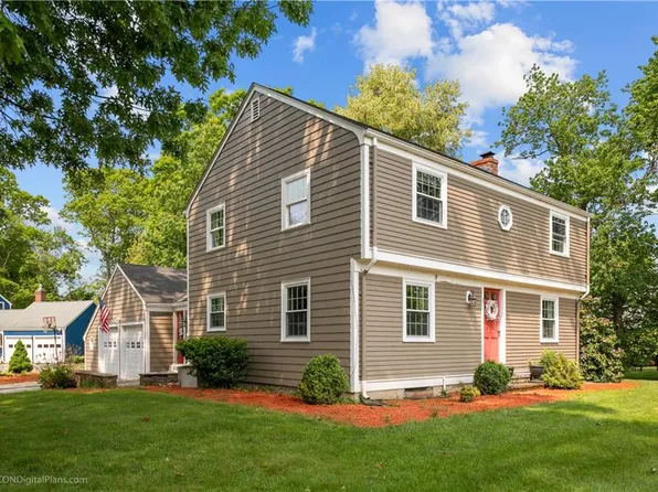1 Tiffany Cir, Barrington, RI 02806