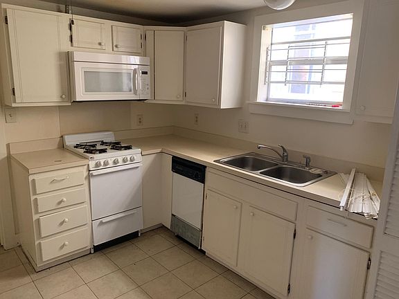 3rd image of 4625 Laurel St APT 3