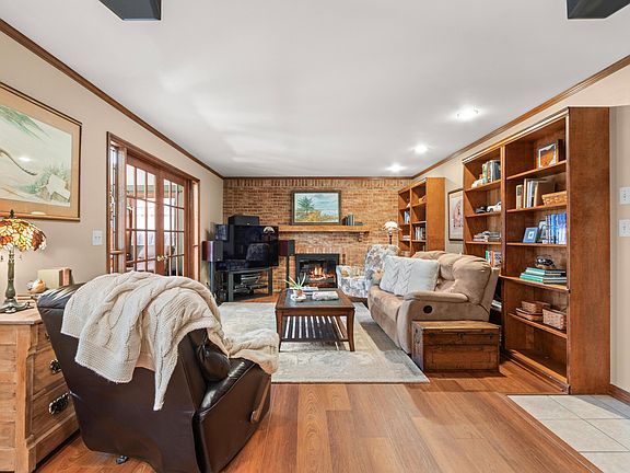 5th image of 4481 Loos Cir W