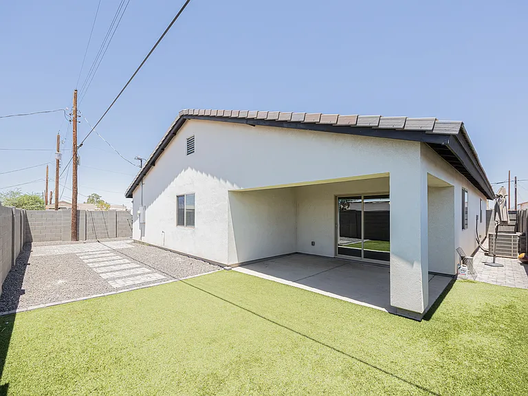 2547 E Illini St — Photo 26