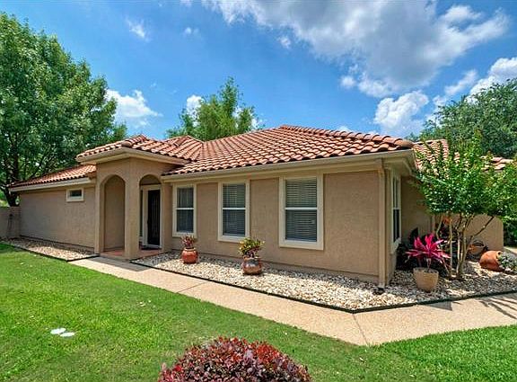 3rd image of 30370 Ledgemont Dr