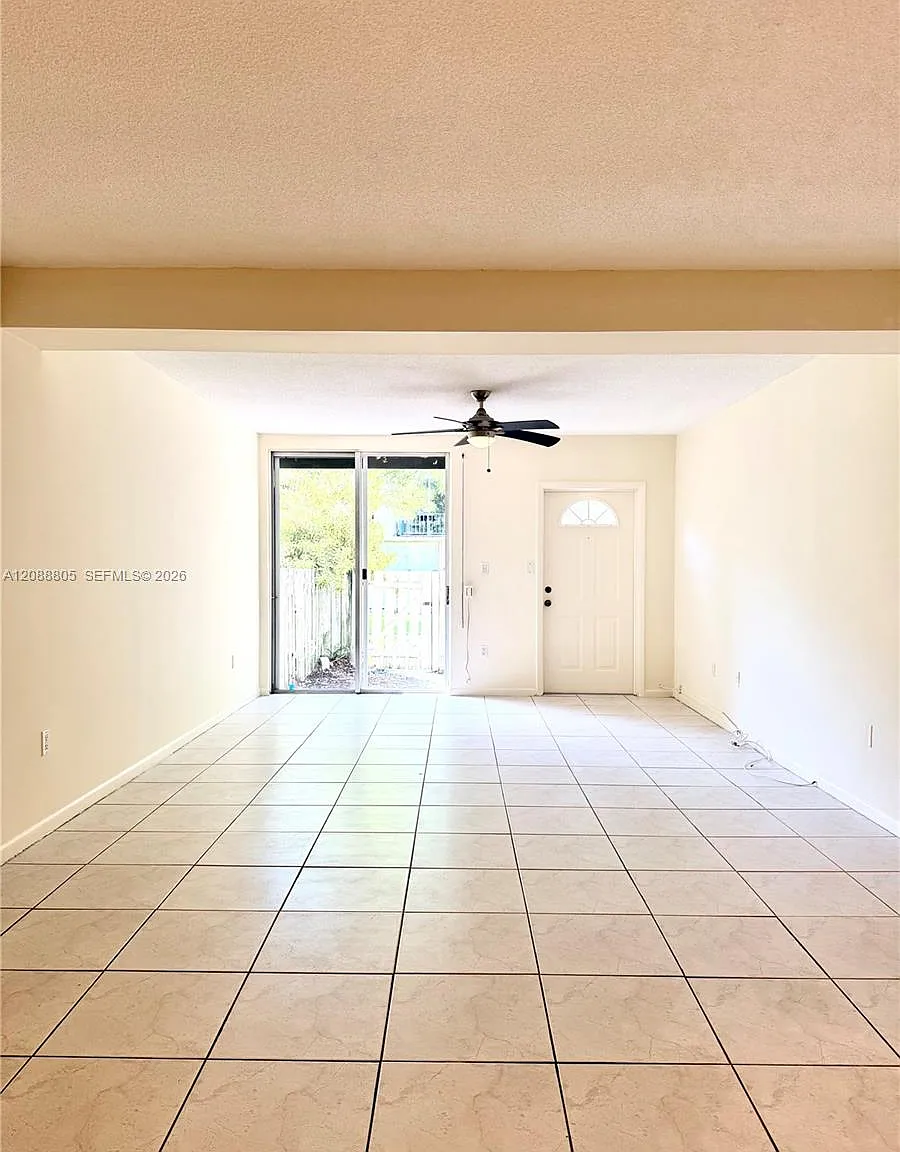 Northgate Townhouse Condo — Photo 4