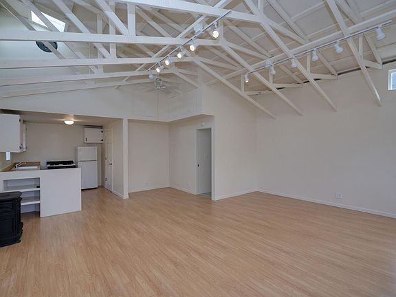 5th image of 215 Winona Ave