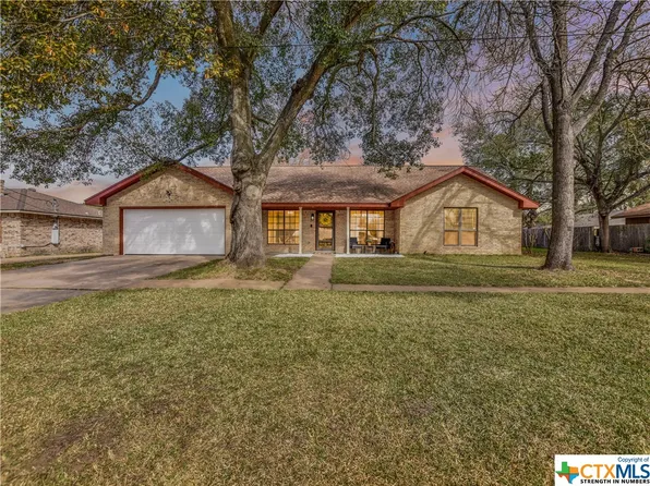 1107 NE 9th St, Smithville, TX 78957