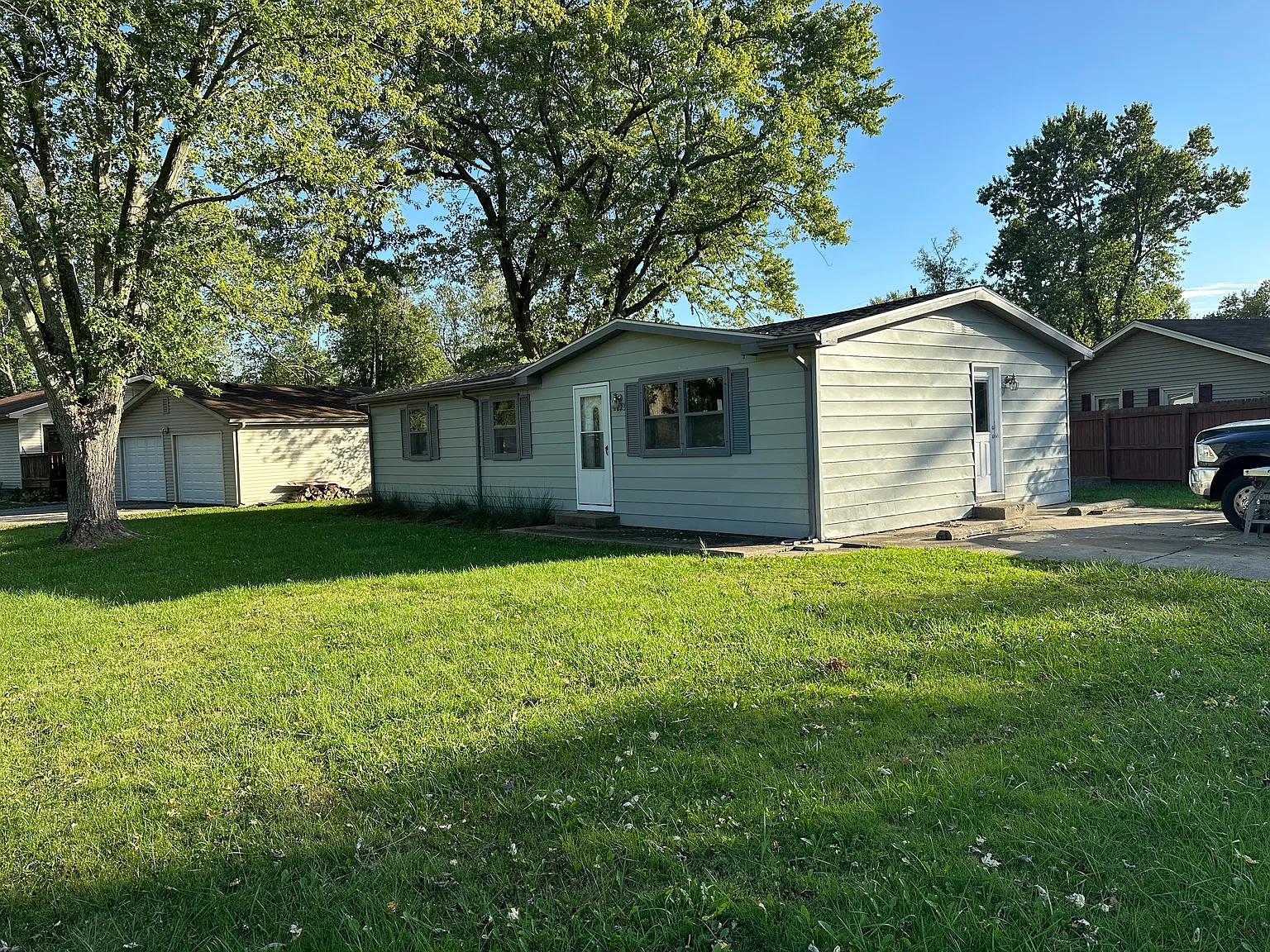 2223 Hargan Dr — Photo 2
