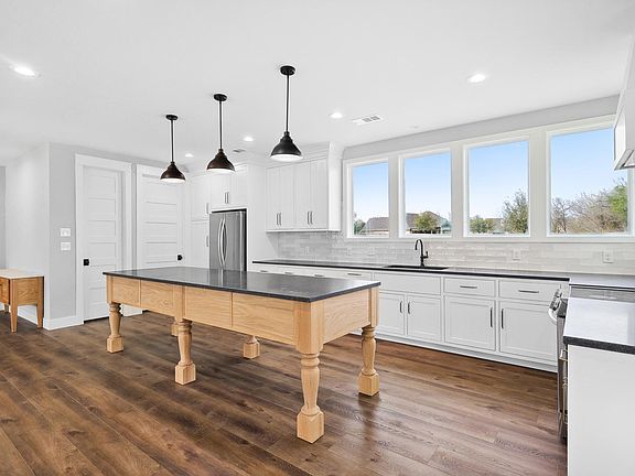 5th image of 134 Crawford Rd