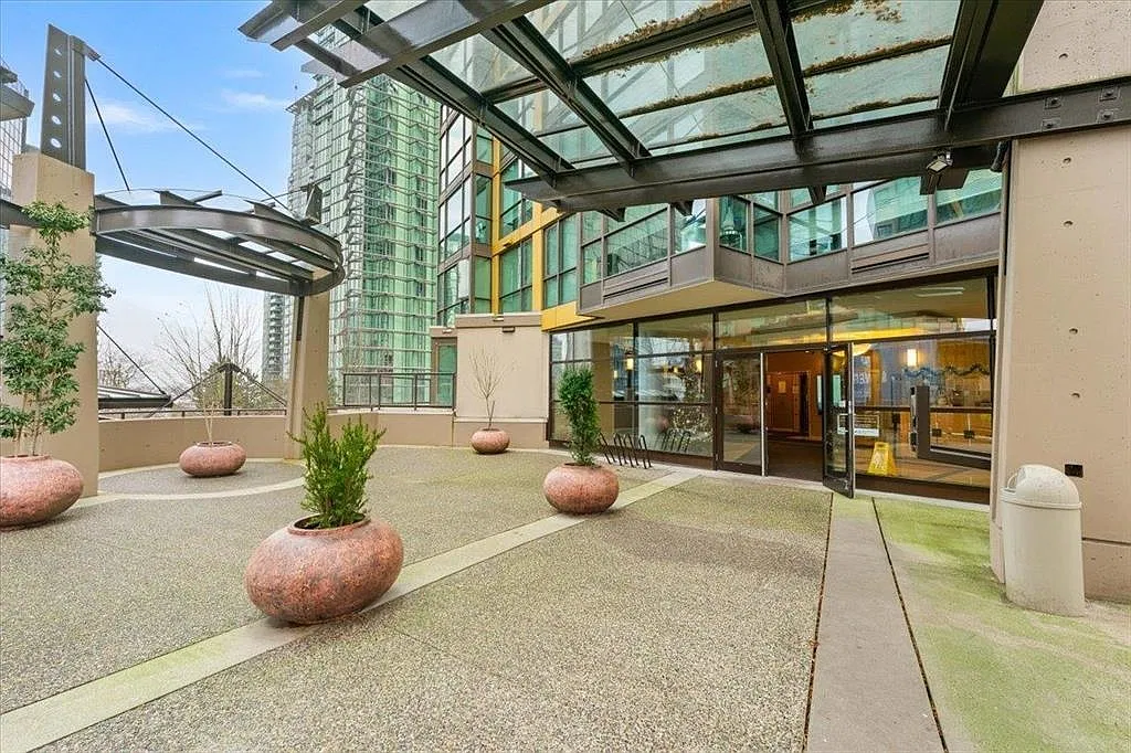 2 bed, 749 sqft, $2,800 — Photo 3