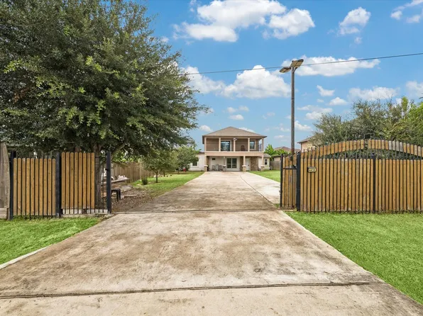 4414 Ivy Ln, Fresno, TX 77545