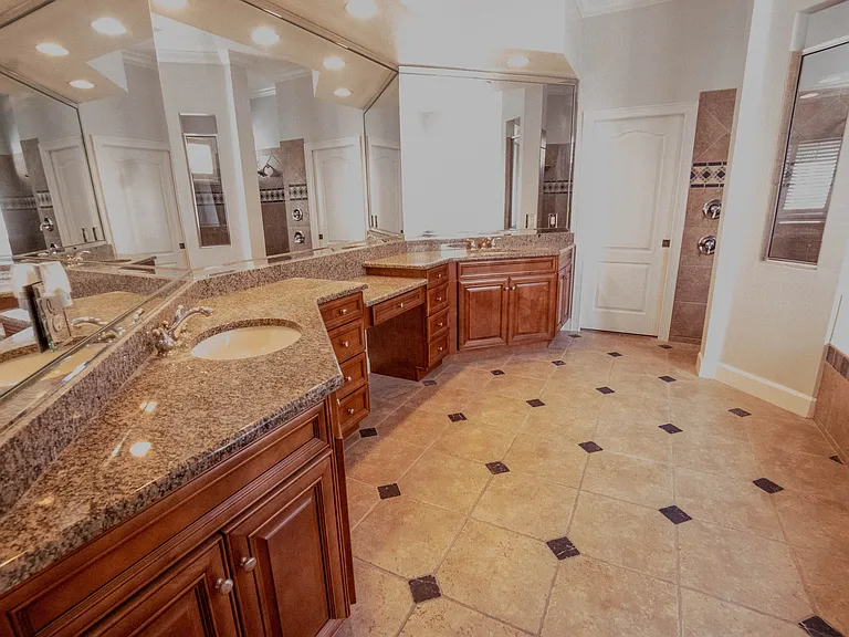 8122 Whitford Ct — Photo 8