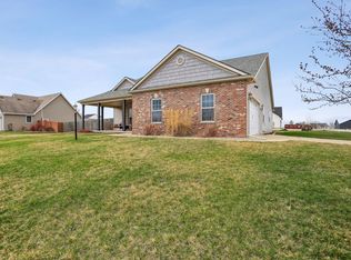 101 Ashlyn Dr, Fisher, IL 61843