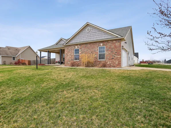 101 Ashlyn Dr, Fisher, IL 61843