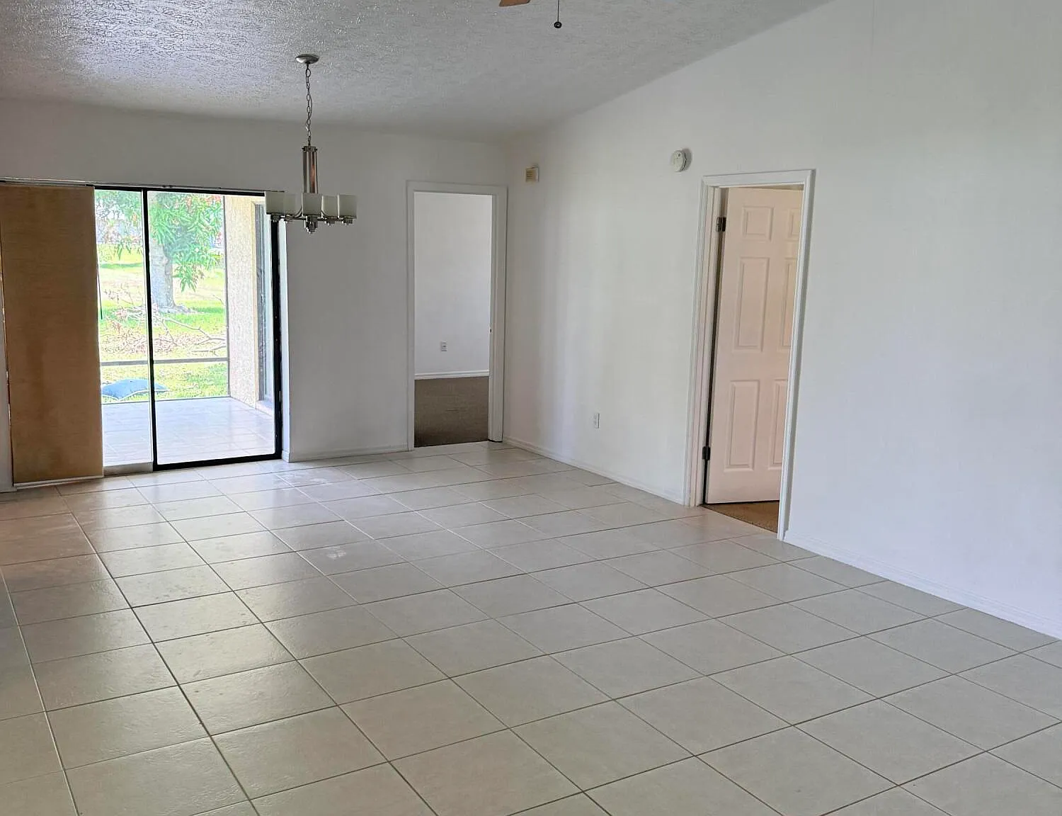 3 bed, 2.0 bath, 1422 sqft, $2,500 — Photo 2