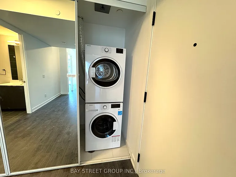 100 Queen St E #2815 — Photo 11