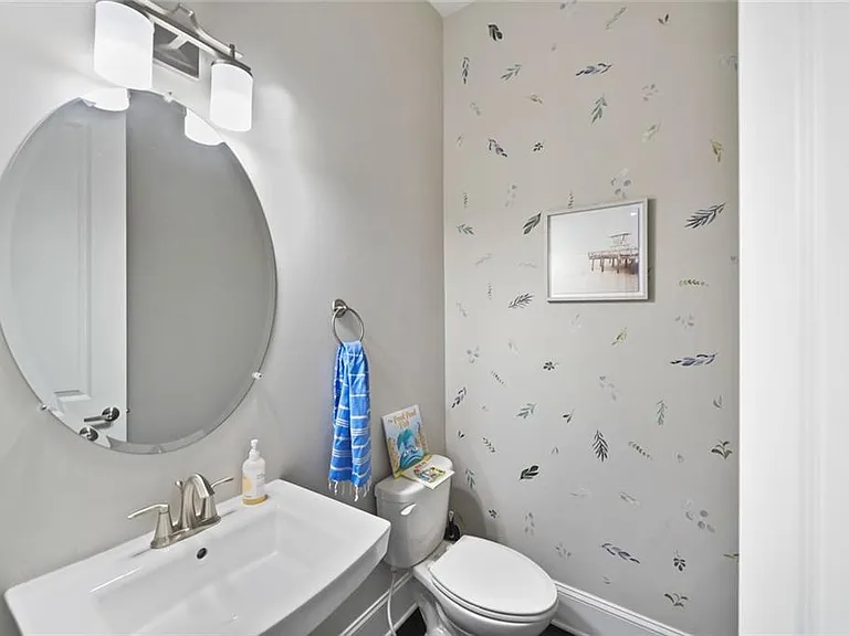 712 Alden Dr — Photo 13