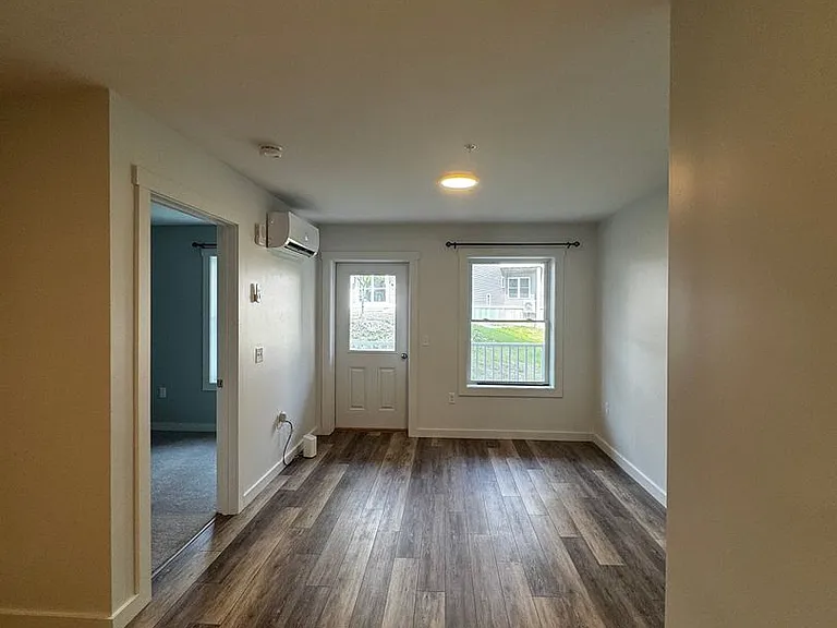 4 Gordon Ln — Photo 3