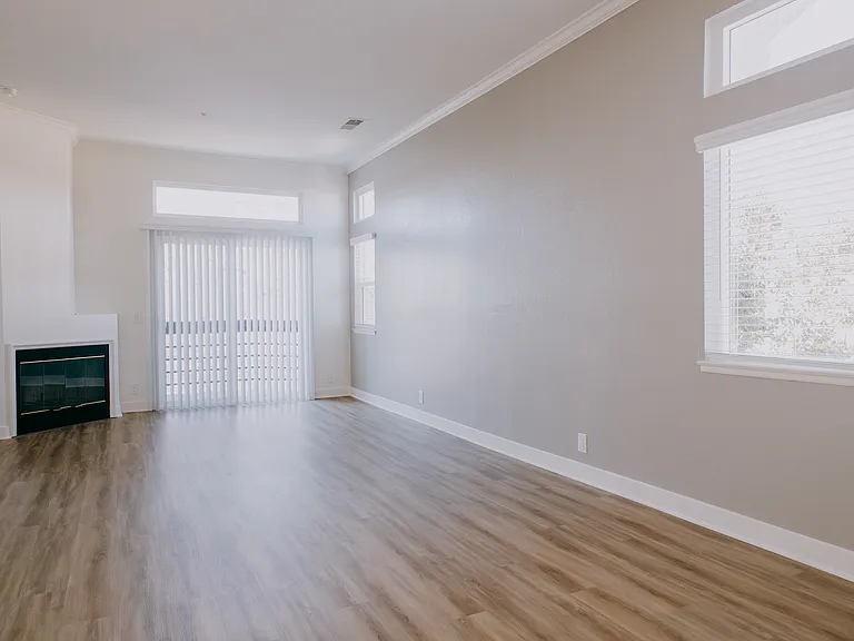 Meridian Apartments — Photo 18