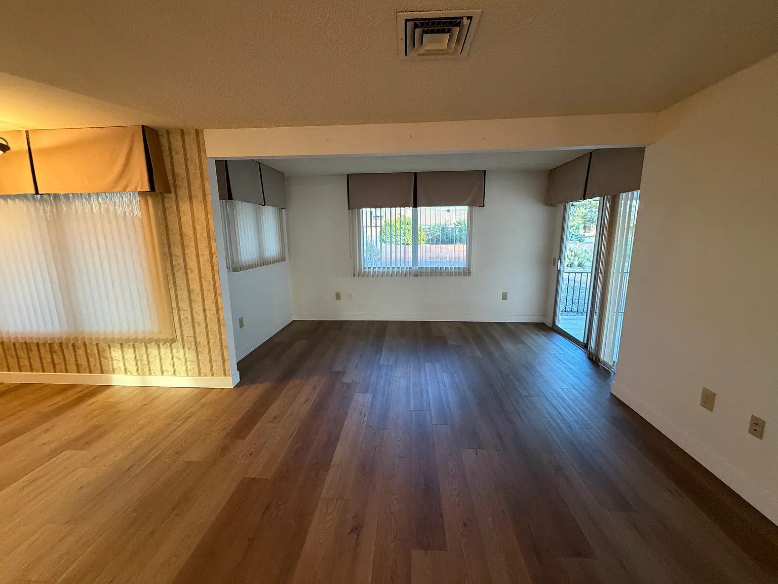2 bed, 1.5 bath, 1352 sqft, $1,525 — Photo 3