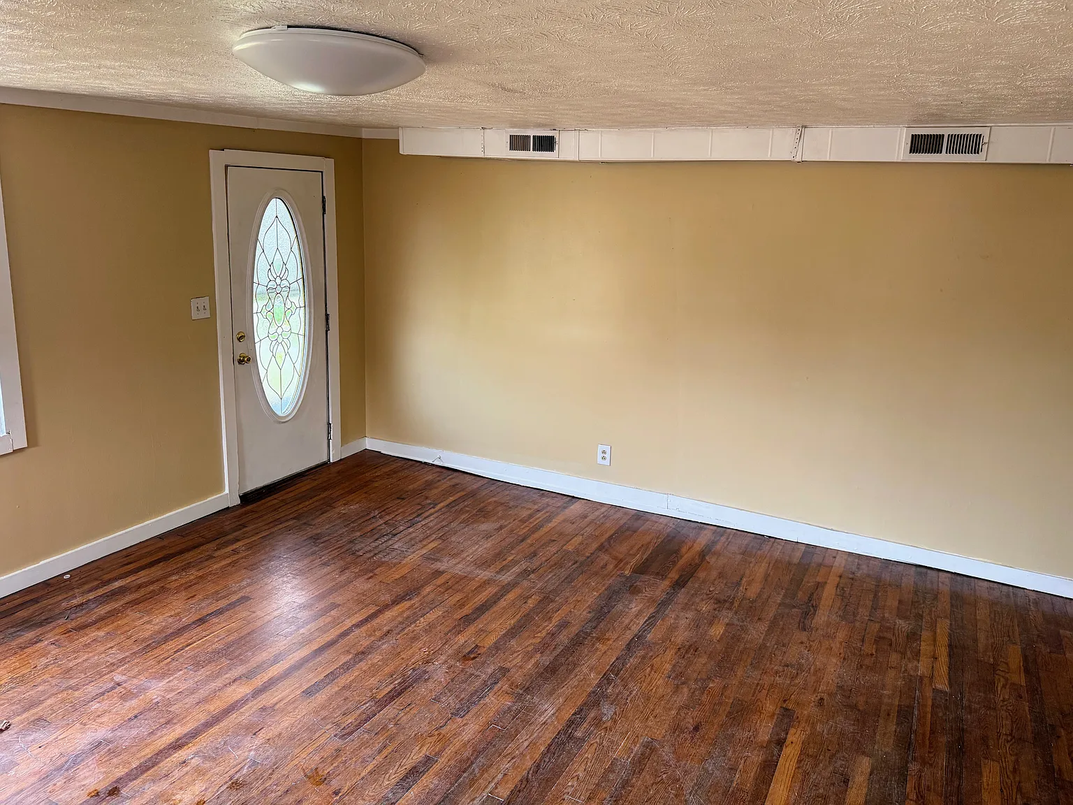 4 bed, 1924 sqft, $1,600 — Photo 2