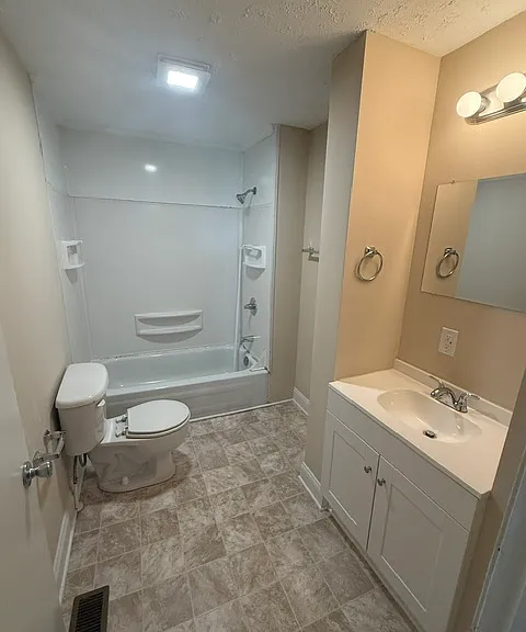 121 Spring Garden St — Photo 5