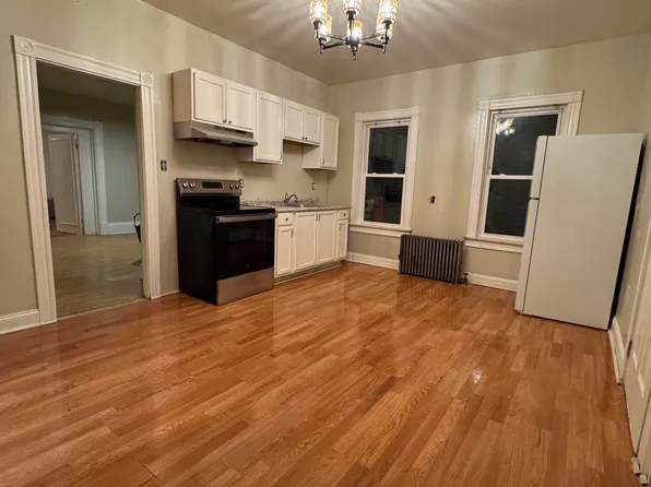 58 Rutland Sq #1, Brockton, MA 02301