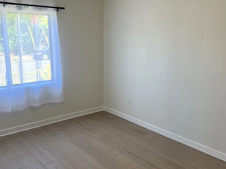 Pardee Duplex (A & B) — Photo 10