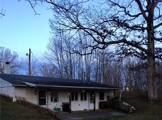 9242 Kinlou Rd, Kinmundy, IL 62854