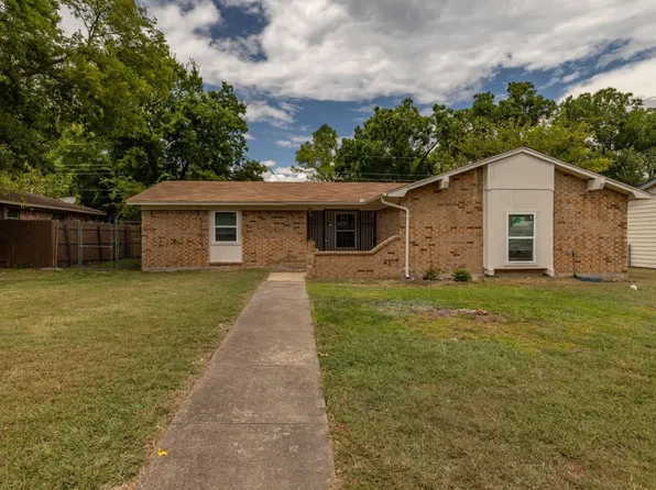 702 San Carlos Dr, Grand Prairie, TX 75051