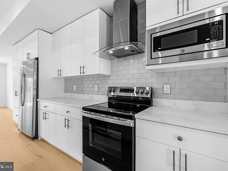 2530 B Elvans Rd SE — Photo 8