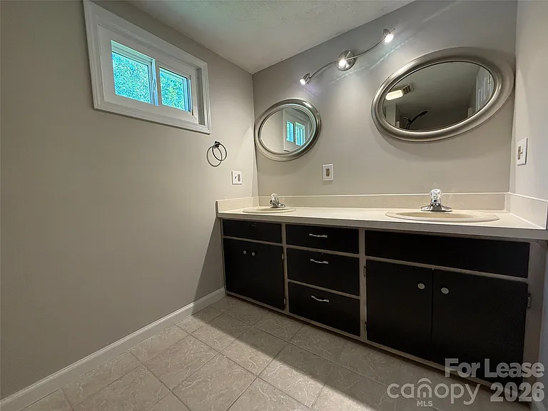 917 Spruce St — Photo 22